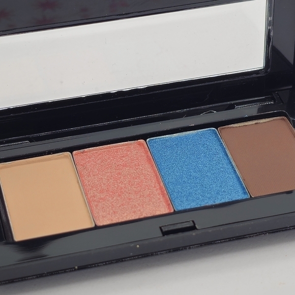 Mary Kay Radiate Confidence Petite Eyeshadow Palette - Picture 3 of 4